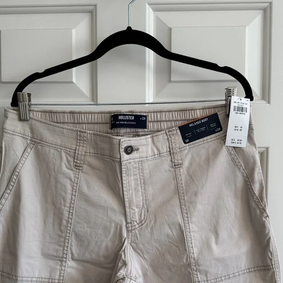 Hollister Light Tan Cargo Pants NWT - Picture 2 of 3